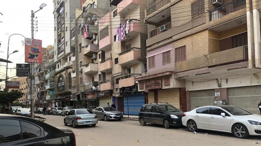 محلات كفر الشيخ تلتزم بالإغلاق فى وقت الحظر والمحافظ يشيد بأصحابها