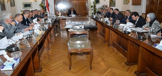 وزير التموين خلال لقاء رؤساء شركات الزيوت