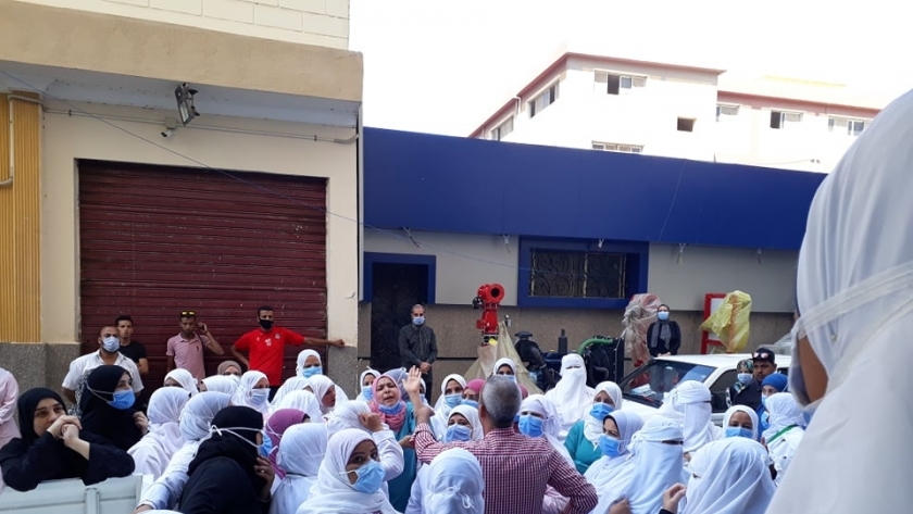 جانب من الوقفة الاحتجاجية لممرضات العبور في كفر الشيخ