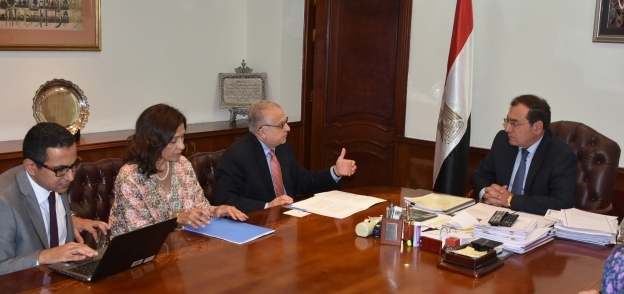 الملا ومحمد عبد الحكيم الأمين التنفيذي لمنظمة "الاسكوا"