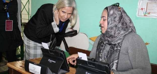 "أبوغزالة" خلال تفقد اللجان الانتخابية