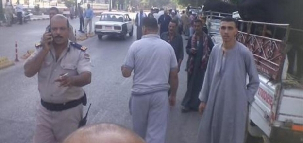 تجمهر جزارى أسيوط أمام ديوان المحافظة إحتجاجا على توزيعهم على المجازر