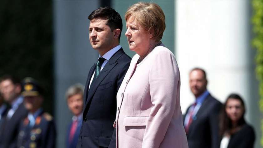 الرئيس الأوكراني و أنجيلا ميركل