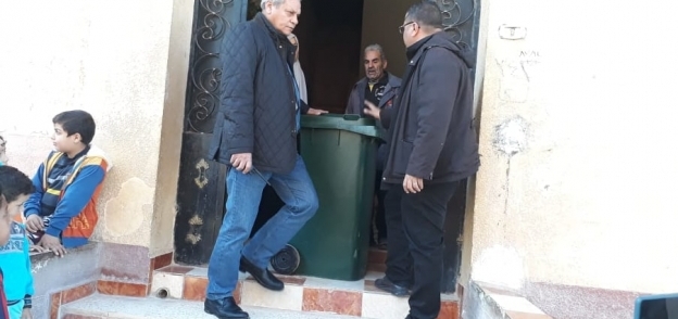 صناديق بلاستيكية مجانية لجمع القمامة بالقري النائية غرب الإسكندرية