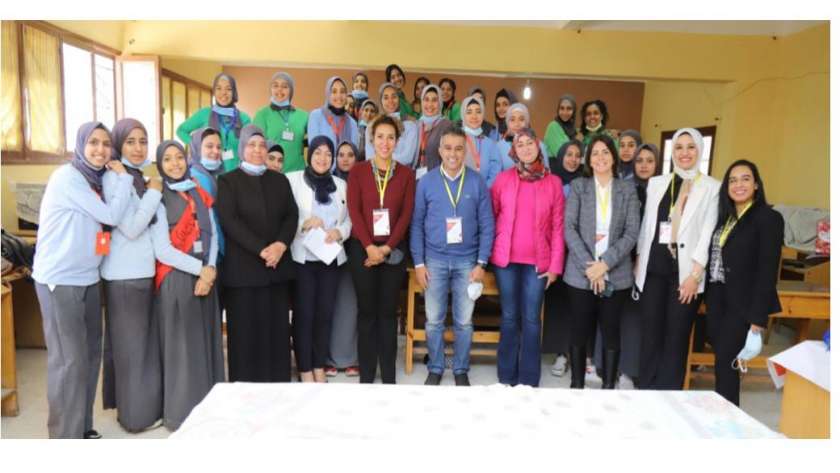 «وفا بنك» يفك كرب 31 أم غارمة ويتبني 100 طالبة دعماً للمرأة المصرية