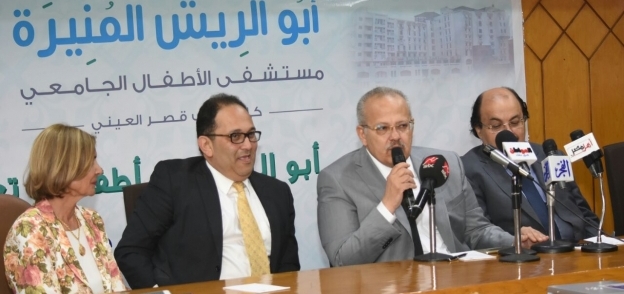 رئيس جامعة القاهرة خلال افتتاح وحدة تطوير الكبد بمستشفي ابو الريش