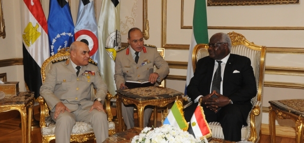 رئيس سيراليون يلتقي وزير الدفاع