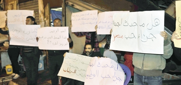 أهالى بورسعيد يرفعون اللافتات تضامناً مع «عم جمعة»