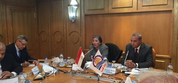 وزيرة البيئة: هناك خطة للتخلص من صرف مصانع السكر في نهر النيل