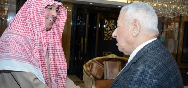 مكرم محمد احمد يلتقي وزير الاعلام السعودي