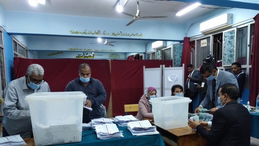 عمليات فرز الأصوات مستمرة داخل اللجان الانتخابية