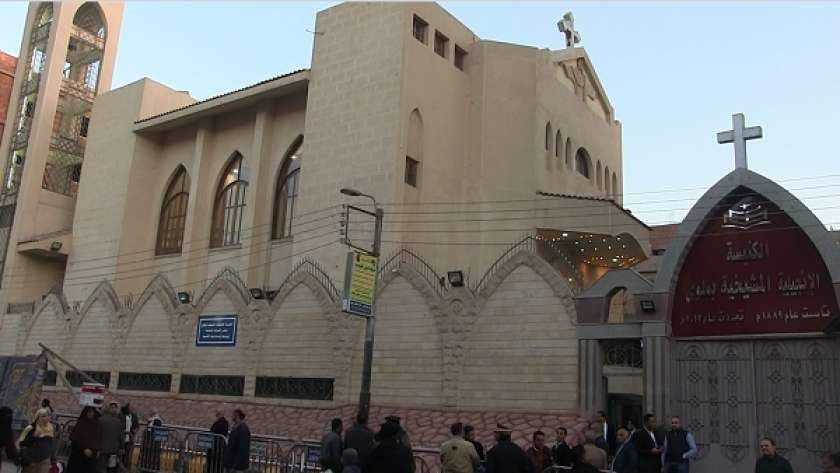 الكنيسة الإنجيلية فى ملوى أثناء احتراقها على يد الإخوان فى 2013.. وبعد أن رممتها القوات المسلحة