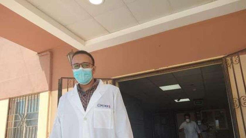 الدكتور محمد طالب مدير مستشفى عزل النجيلة