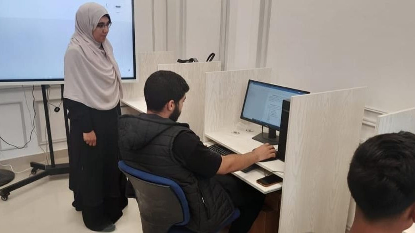 معامل الحاسب الآلي بجامعة القاهرة الدولية