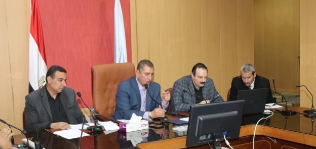 محافظ كفرالشيخ يناقش خطة تنفيذ المشروعات التنموية الجديدة