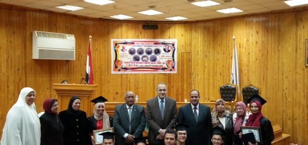 القاهرة تفوز بمسابقة اوائل الطلبة على مستوى الجمهورية
