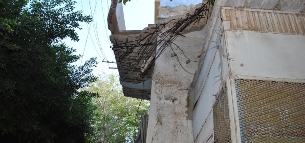 سقوط بعض اجزاء من بلكونة عقار بحي المنتزة أول بالإسكندرية