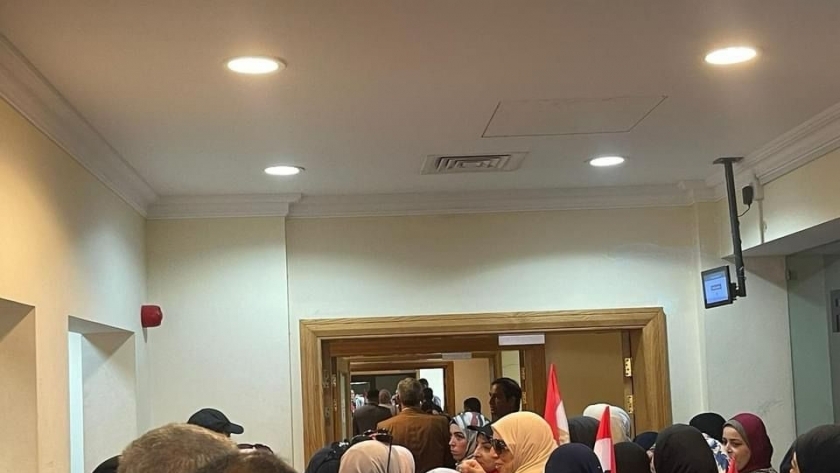 تجمع المصريين في قطر أمام لجان التصويت