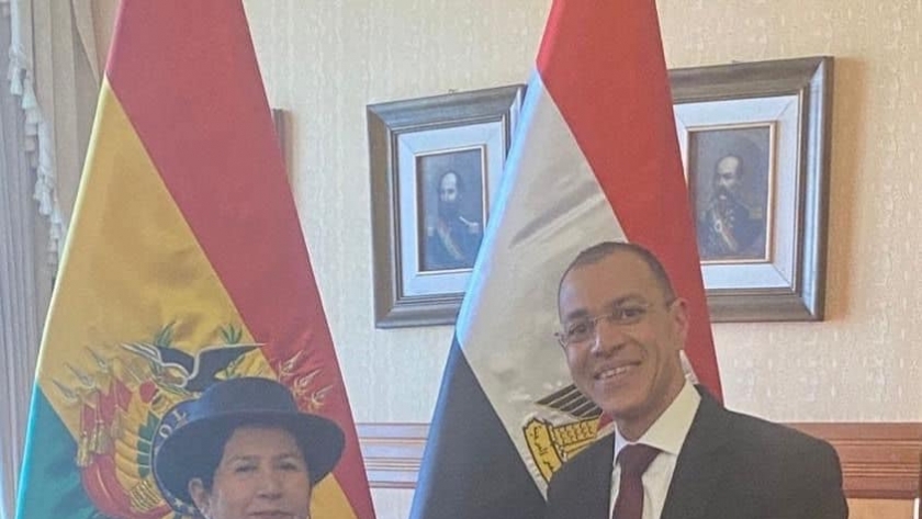 السفير المصري في بوليفيا مع وزيرة الخارجية البوليفية