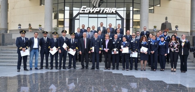 مصر للطيران تكرم المتميزين من  أفراد االركب الطائر