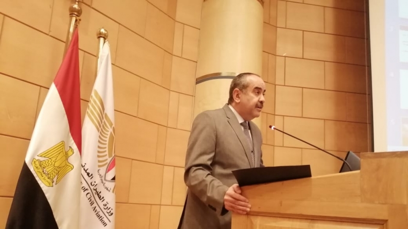 محمد منار عنبه وزير الطيران المدني