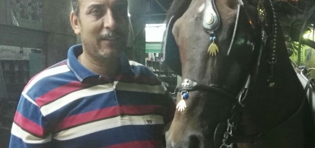 «سعيد» مع أحد الخيول