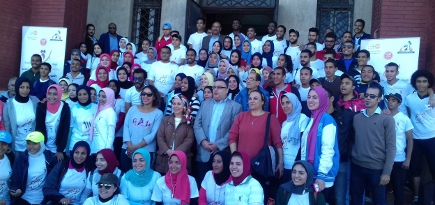 طلاب جامعة الإسكندرية يرفعون شعار "كوني" بماراثون علي الكورنيش