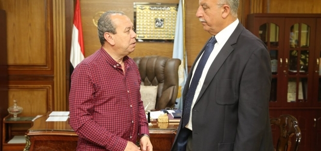 محافظ كفر اشليخ خلال لقاءه السكرتير العام