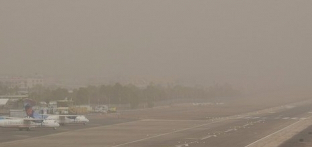بالصور| "معاريف": إغلاق مطار "إيلات" وانعدام الرؤية في إسرائيل بسبب "الغبار"