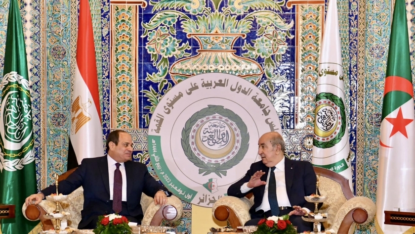 السيسي يلتقي الرئيس الجزائري على هامش القمة العربية