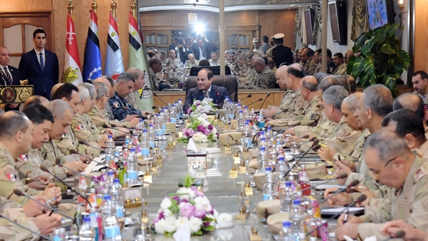 الرئيس السيسي يترأس اجتماعا مع قيادات القوات المسلحة