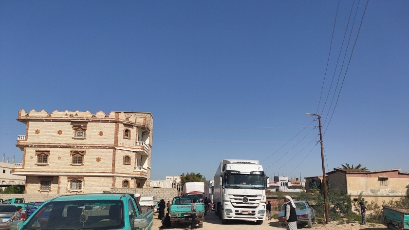 توزيع معونات في الشيخ زويد