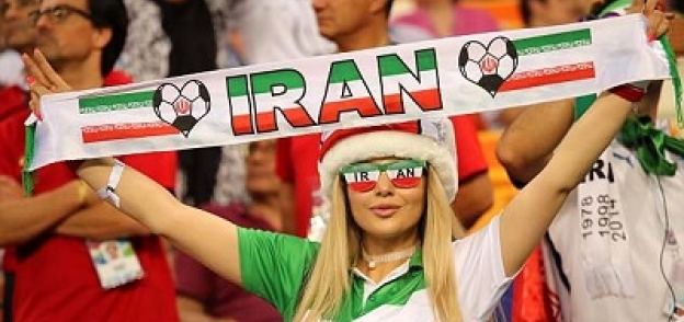 مشجعات إيرانيات فى المدرجات