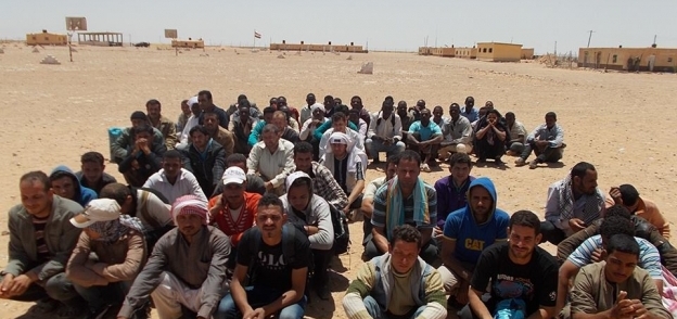 مهاجرين غير شرعيين بالسلوم خلال محاولة تسللهم لليبيا - صورة أرشيفية