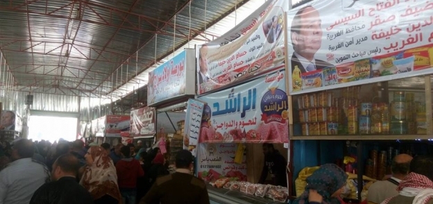 إزدحام المواطنين على شراء السلع الغذائية بأسعار المخفضة بأسواق تحيا مصر وأقوال أمنية ومكبرات صوت تشغل"تسلم الأيادي "