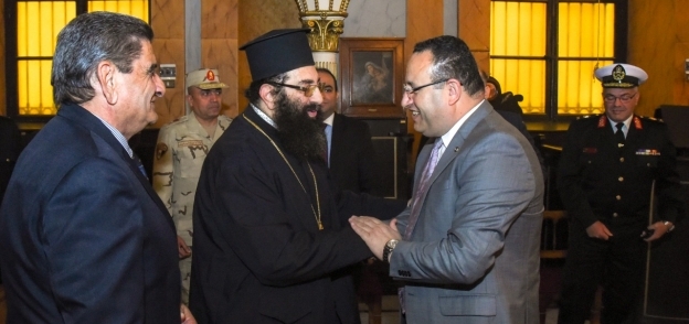 محافظ الإسكندرية يهنئ طائفة الروم الأرثوذكس