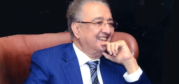 الدكتور نادر رياض