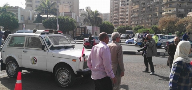 سيارات قوات حماية المواطنين تتجول في مصر الجديدة