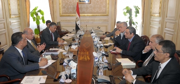 لقاء رئيس الوزراء مع روساء التحرير والكتاب