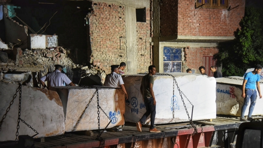 أجهزة وزارة النقل أثناء رفع آثار حادث قطار حلوان