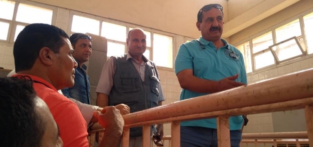 رئيس المحلة يتفقد محطة الصرف الصحي وسير العمل بالوحدة  بقرية الهياتم