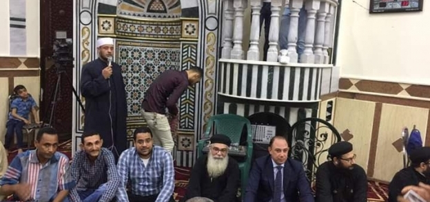 اقساوسة والرهبان خلال افتتاح المسجد