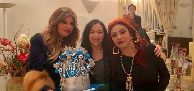 بالصور| احتفال نبيلة عبيد بعيد ميلادها بحضور لبلبة وبوسي شلبي