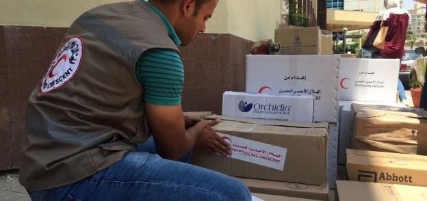 الهلال الأحمر المصري يرسل مساعدت طبية إلى فلسطين