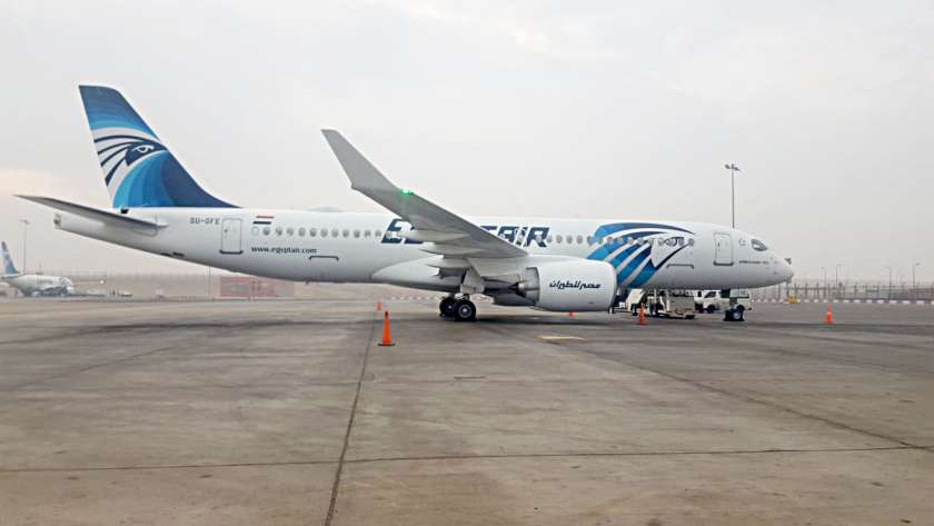 طائرة مصر للطيران الجديدة من طراز A220-300 تصل القاهرة