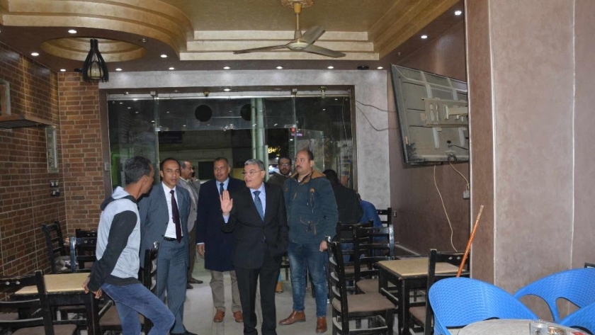 محافظ المنيا يقود حمله علي المقاهي