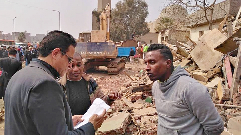 نائب محافظ القاهرة يتابع إزالة عقارات أبو السعود