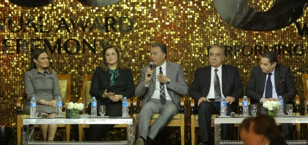 5 وزراء على مائدة قمة «مصر للأفضل» العام الماضى