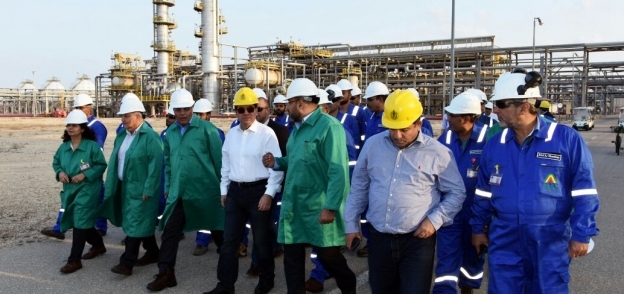 وزير البترول يزور مشرعات محافظة بورسعيد