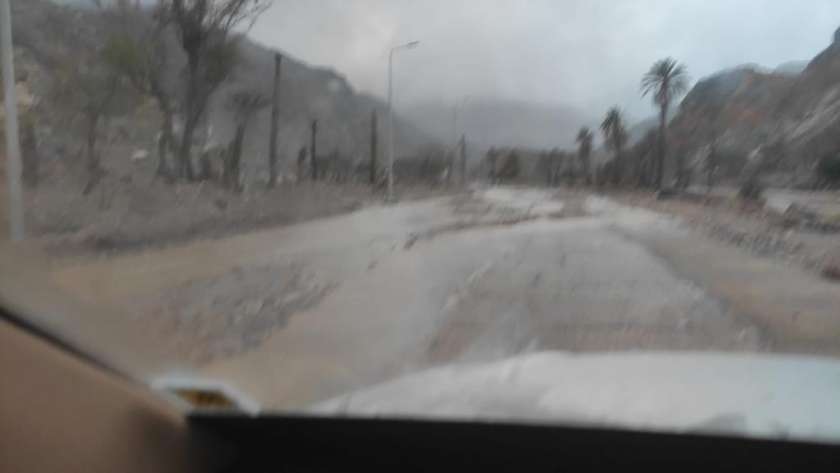 أمطار على طريق وادي فيران